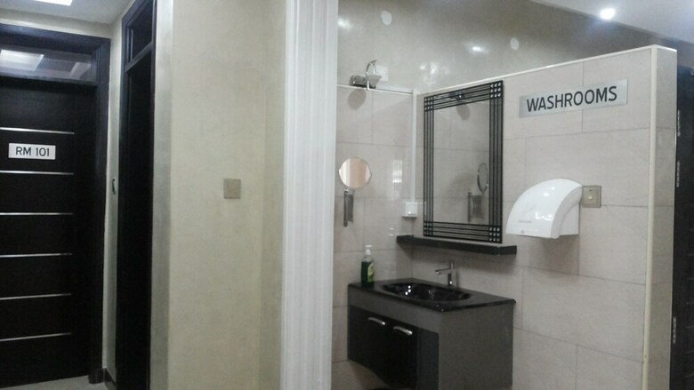 Hotel Pent House Inn Namugongo
