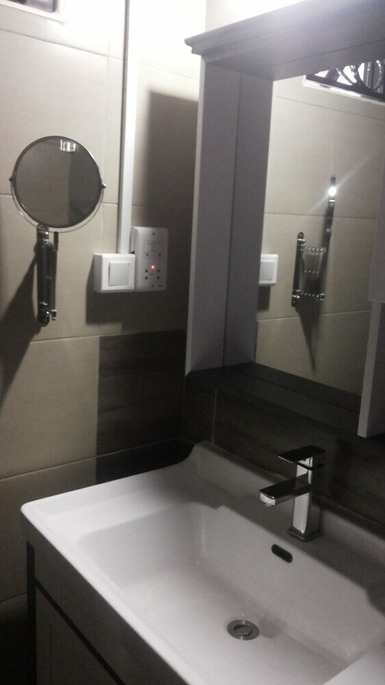 Hotel Pent House Inn Namugongo