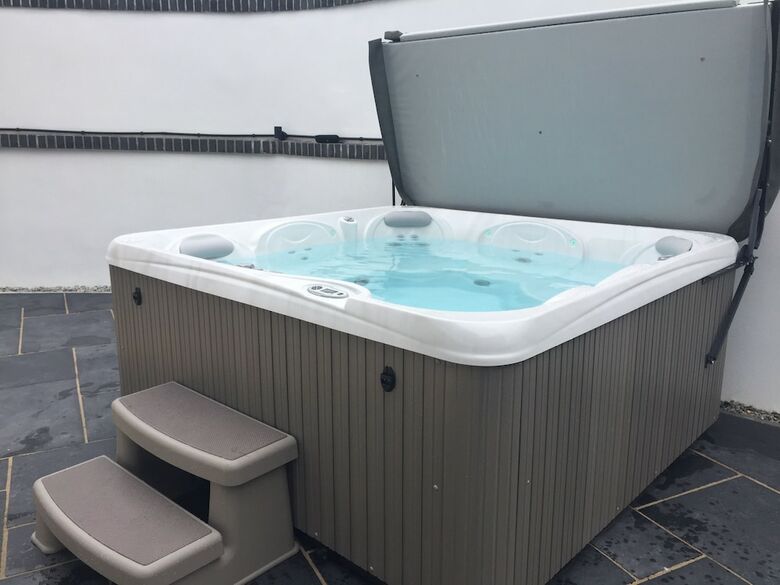 Relax In Style At My Stunning Holywell Beach Home