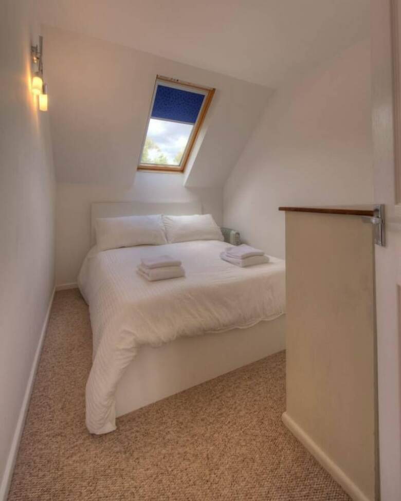 Stunning Lakeside Lodge Within Cotswold Water Park