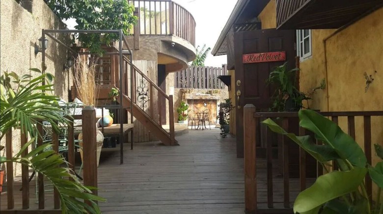 Hotel One32 Guest House