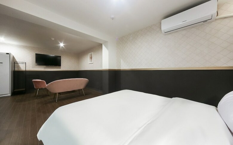 Gray 194 Hotel
