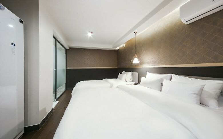 Gray 194 Hotel