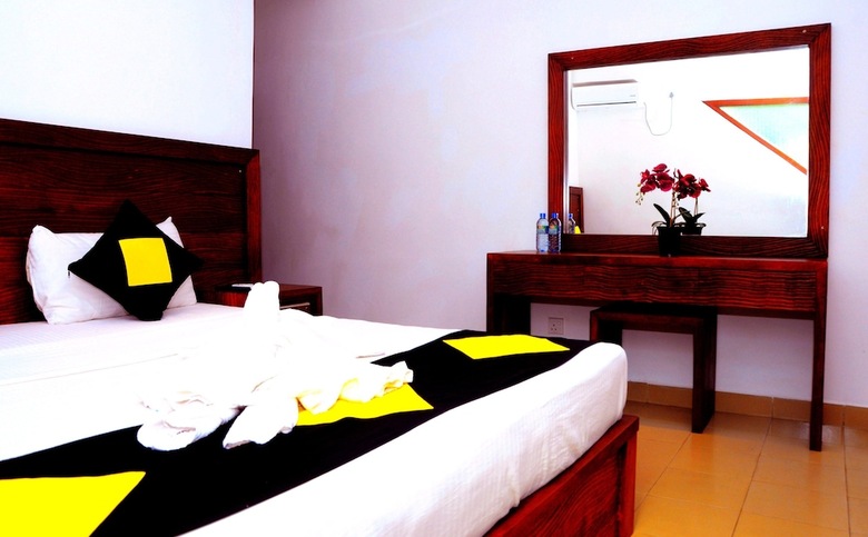 Happy Banana Hotel & Restaurant