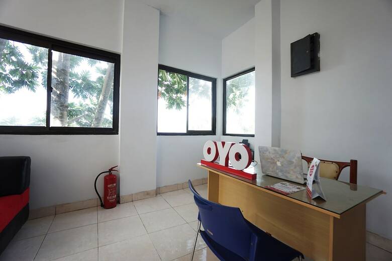 Hostal Oyo 2566 Putri Kesia Rooms