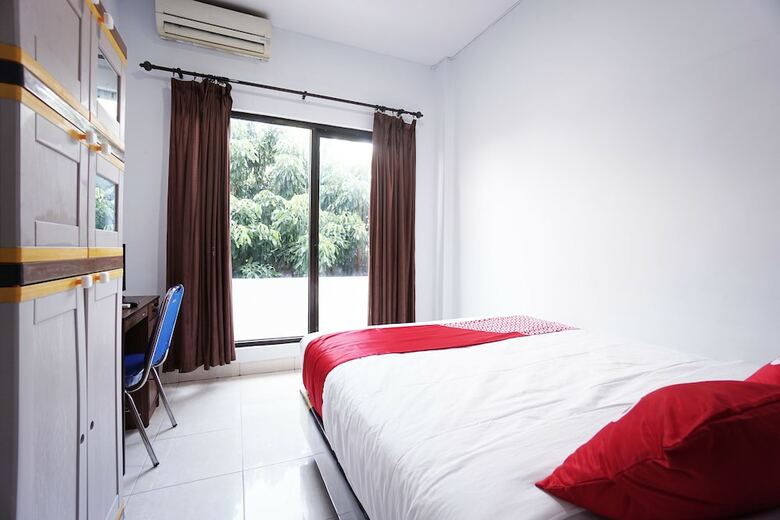 Hostal Oyo 2566 Putri Kesia Rooms