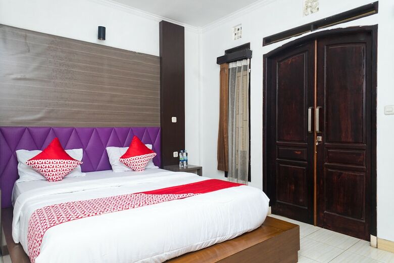 Hostal Oyo 681 Wisma Family Raya