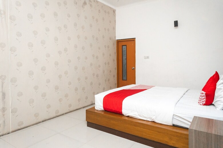 Hostal Oyo 681 Wisma Family Raya