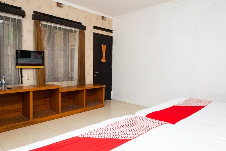 Hostal Oyo 681 Wisma Family Raya