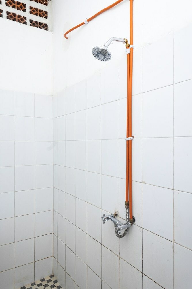 Hostal Oyo 681 Wisma Family Raya