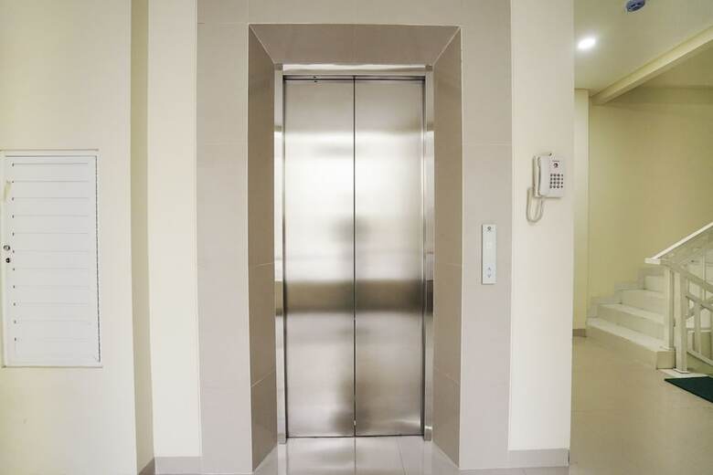 Oyo 1428 Miko Capsule Hotel
