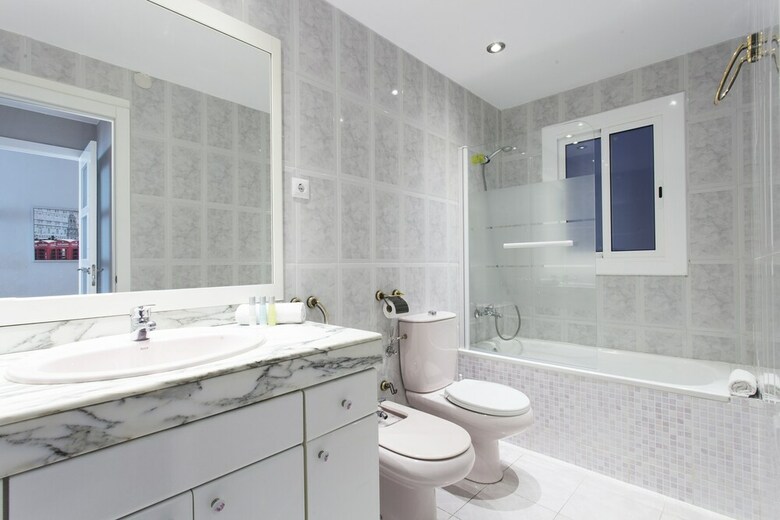 Ab Gaud� Avenue Apartment