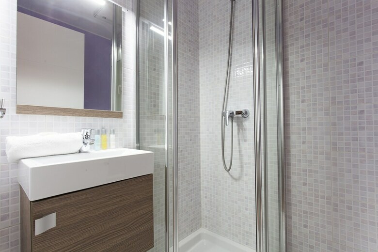 Ab Gaud� Avenue Apartment