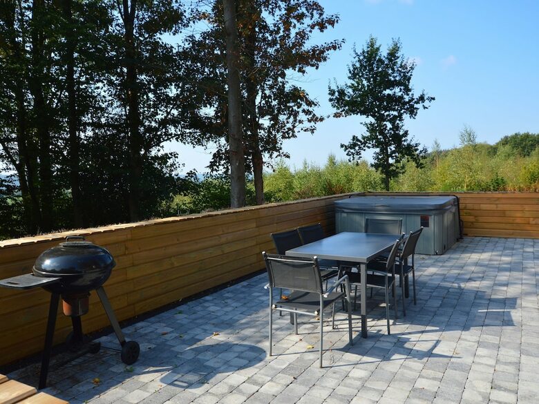 Cozy Holiday Home In Polleur With Jacuzzi