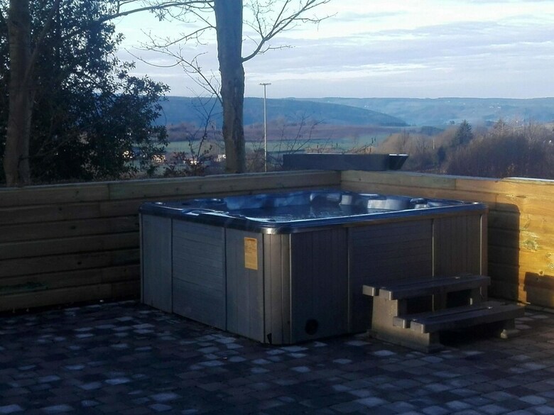 Cozy Holiday Home In Polleur With Jacuzzi