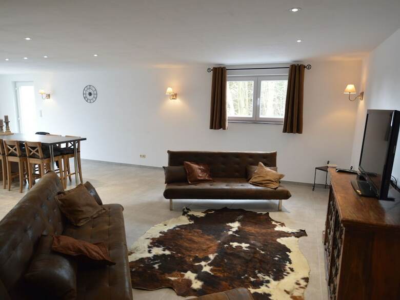Cozy Holiday Home In Polleur With Jacuzzi