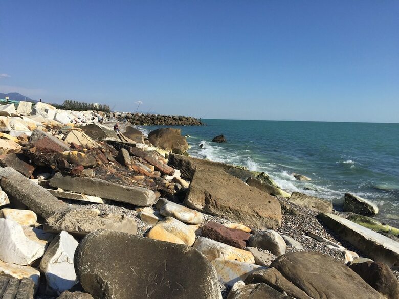 Cozy Holiday Home With Terrace In Carrara