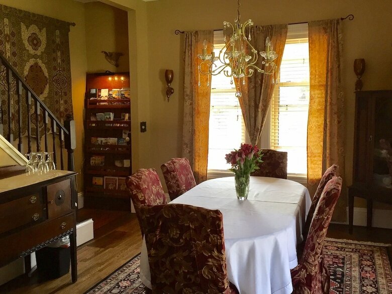 Kingsville House Bed And Breakfast