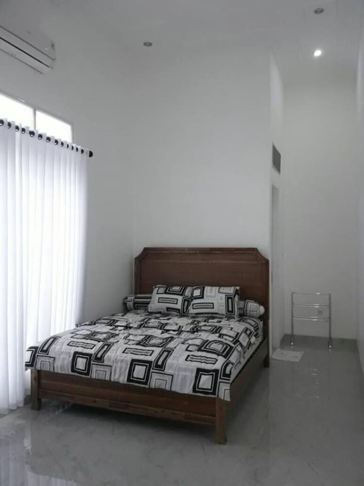 Hotel Griya Pamengkang 2 - Colonial House