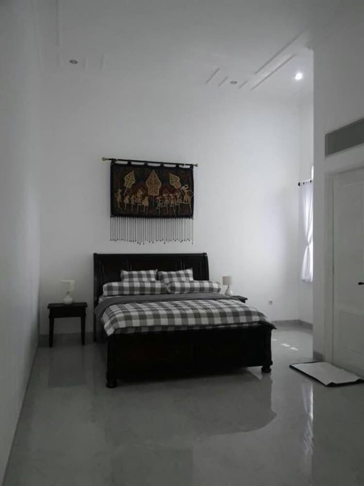 Hotel Griya Pamengkang 2 - Colonial House