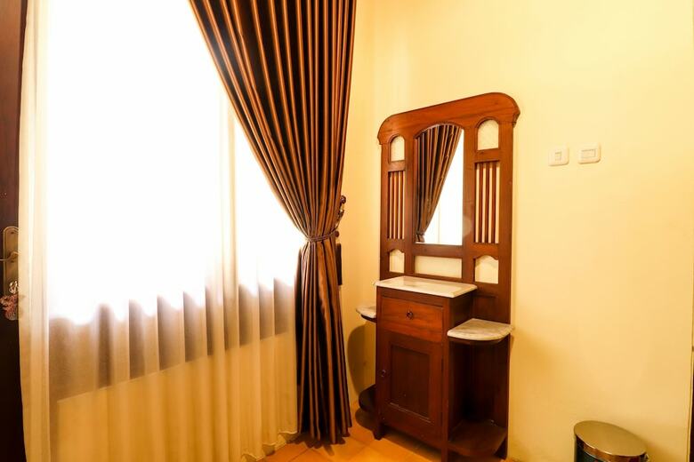 Hotel Griya Pamengkang 1 - Javanese House