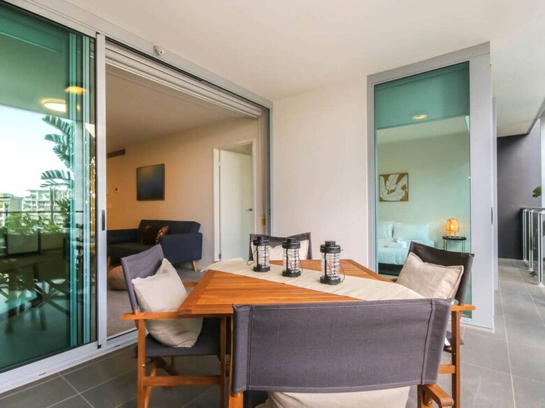 Modern 2 Bedroom Apartment In Fabulous Location
