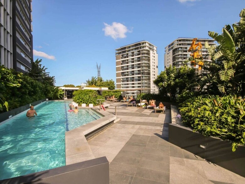 Modern 2 Bedroom Apartment In Fabulous Location