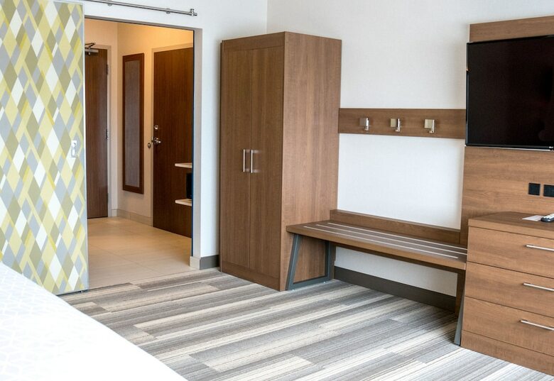 Hotel Holiday Inn Express & Suites Brandon