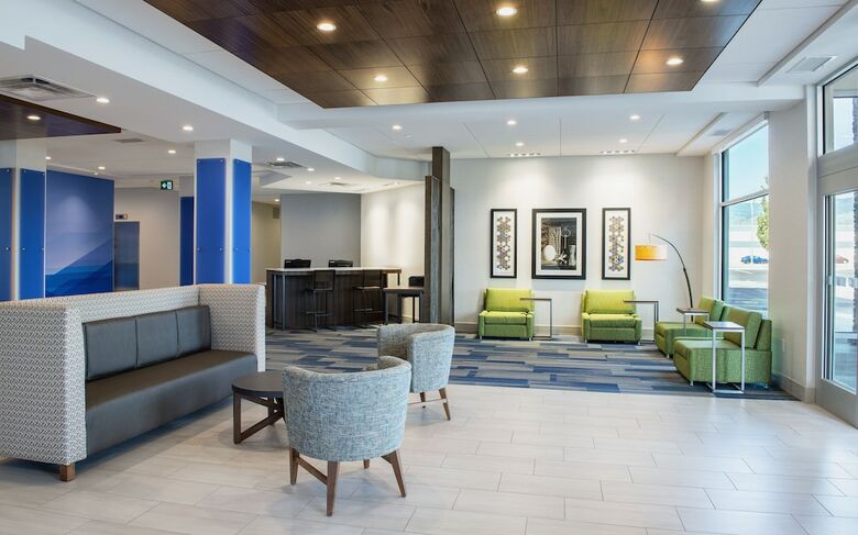 Hotel Holiday Inn Express & Suites Brandon