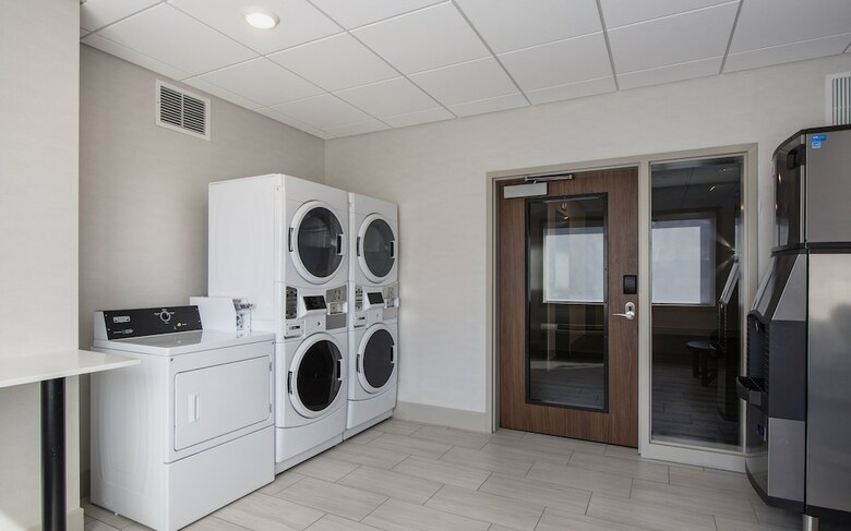 Hotel Holiday Inn Express & Suites Brandon