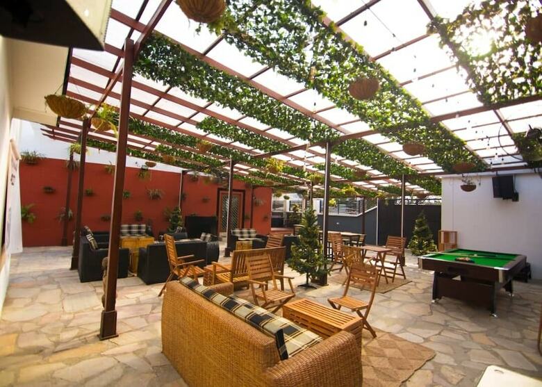 The Blank Lounge & Apartment