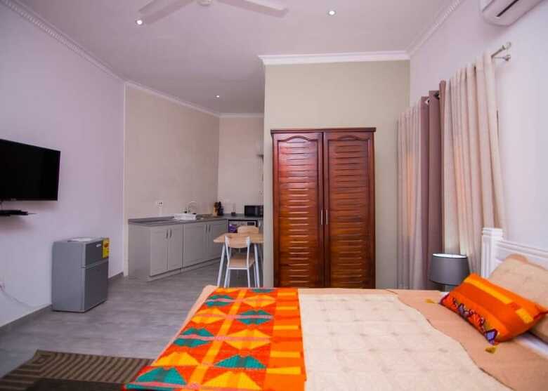 The Blank Lounge & Apartment
