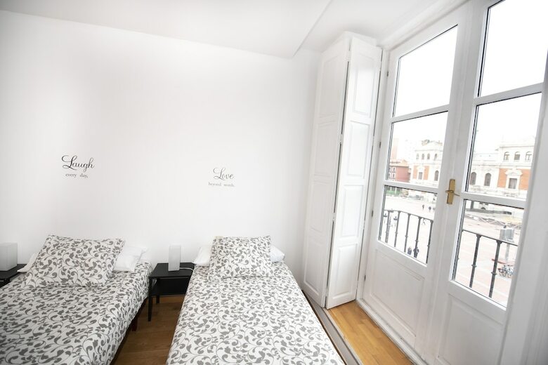 Apartamentos Espacios Blanco Plaza Mayor Con Vistas