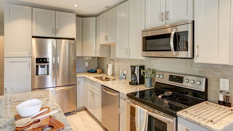 9 Bedroom, South Mint Street
