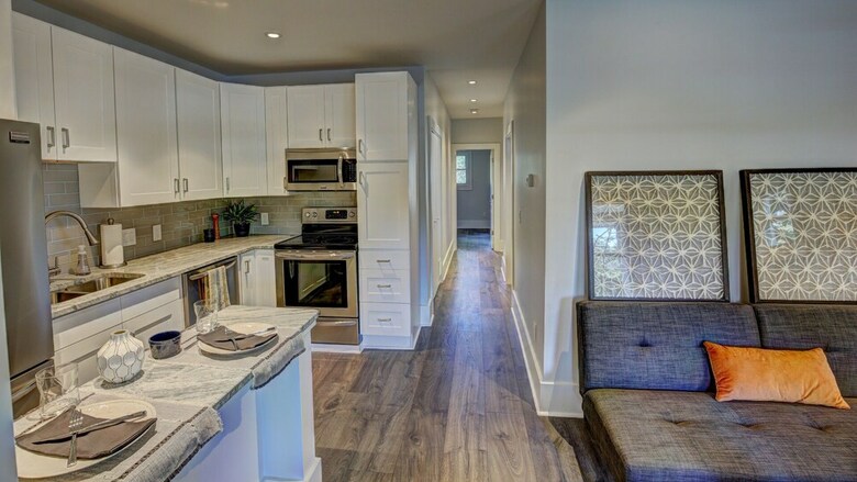 9 Bedroom, South Mint Street