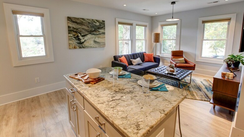 9 Bedroom, South Mint Street