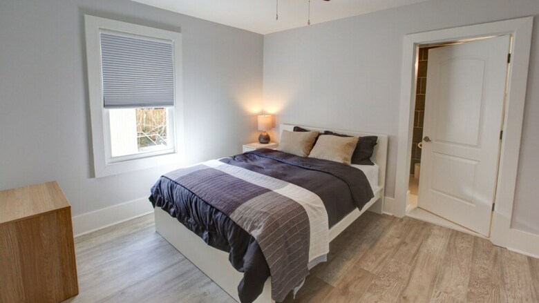 9 Bedroom, South Mint Street