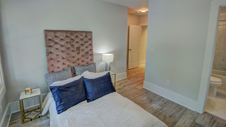 9 Bedroom, South Mint Street