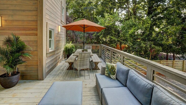 9 Bedroom, South Mint Street