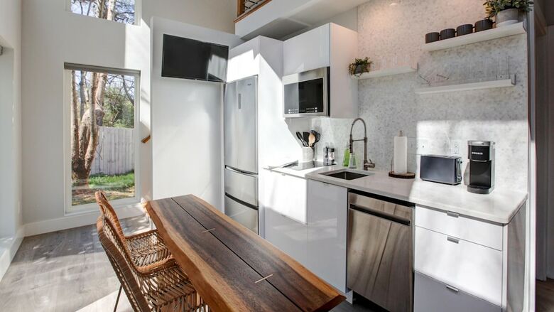 2 Bedroom, Woodside Avenue