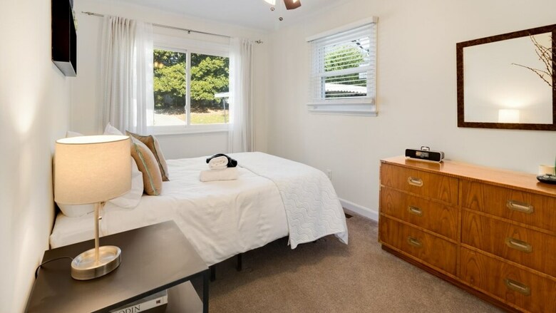 3 Bedroom, Manhasset Road