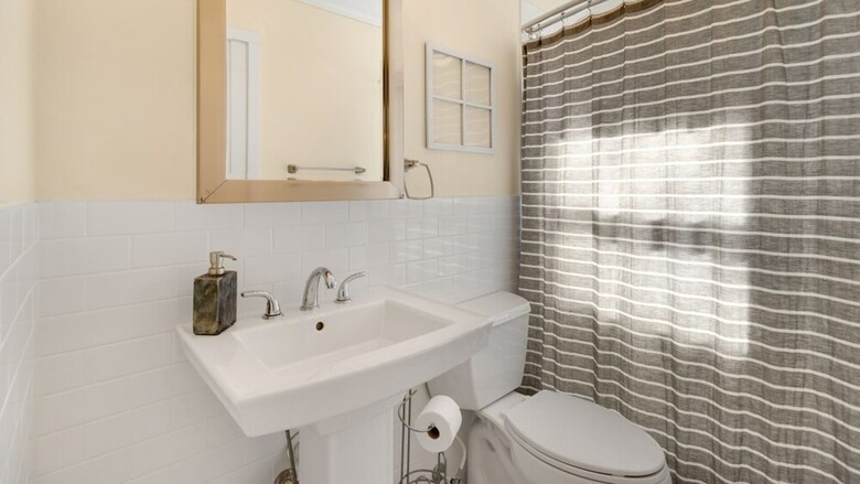 3 Bedroom, Manhasset Road