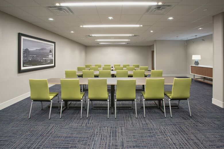 Hotel Holiday Inn Express & Suites Calgary Airport Trail Ne
