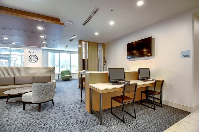 Hotel Holiday Inn Express & Suites Calgary Airport Trail Ne