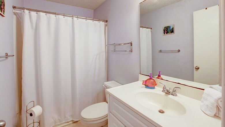 2 Bedroom, Churchill Downs Court