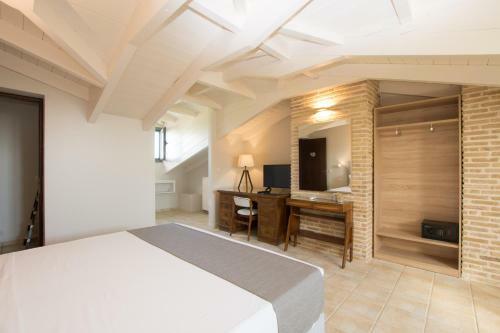 Hotel Golden Coast Boutique - Luxury Living