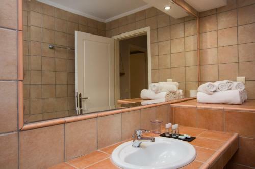 Hotel Golden Coast Boutique - Luxury Living