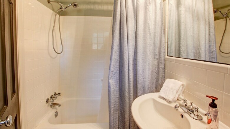 3 Bedroom, Woodlark Lane