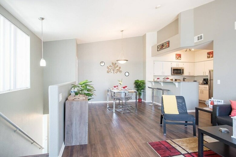 Villa Quiet Home 9 Minutes To Strip Balcony & Pool