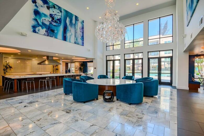 Beautiful & Modern Memorial Home - Near Everything